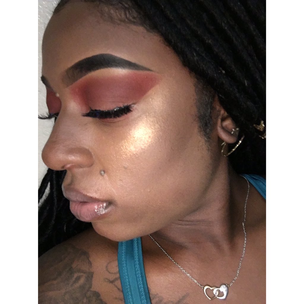 Shirlzdoesit's tweet photo. Tonight's makeup look !!!!
Look at that glow 👀👀💄💋❤️❤️ #makeup #mua #slay #sbrbk #comecorrect #family #idoesit #ourdaughters #rideourwave https://t.co/yMZB8COrsn
