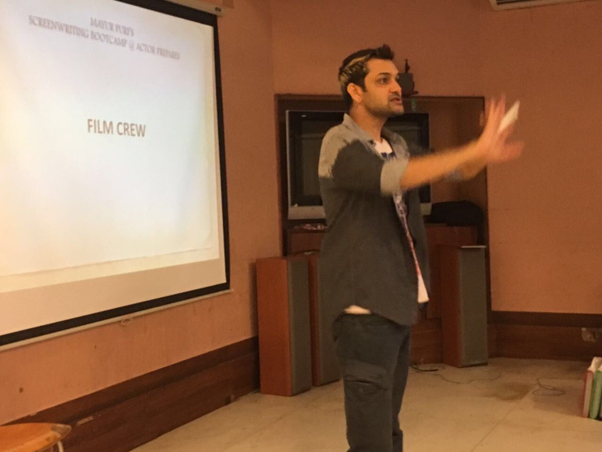 actorprepares's tweet image. Filmmaking is a collaborative process. Our writers learning the elements needed to make a film!

#ActorPrepares #ScreenWritingWorkshop #CreativeWriting @mayurpuri