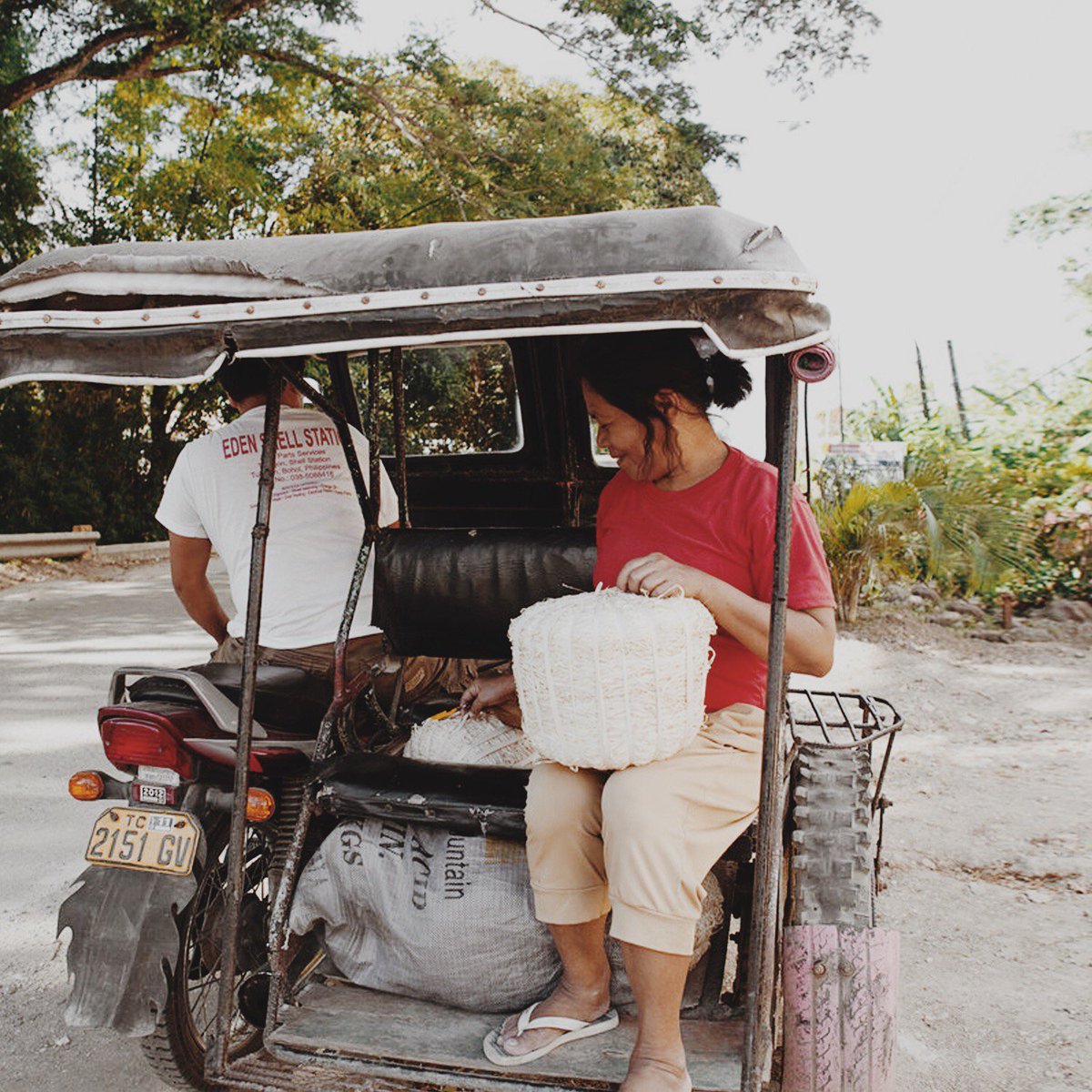 holicowph's tweet photo. We ensure that our communities, artisans work in their most favorable conditions; sometimes this is in the comfort of their own home in the province!

Occasionally, when they reach quota, they take it to town where we get them to bring back to @HolicowPH Gallery-Store in Cebu🤝🌿 https://t.co/A30aFZUR1l