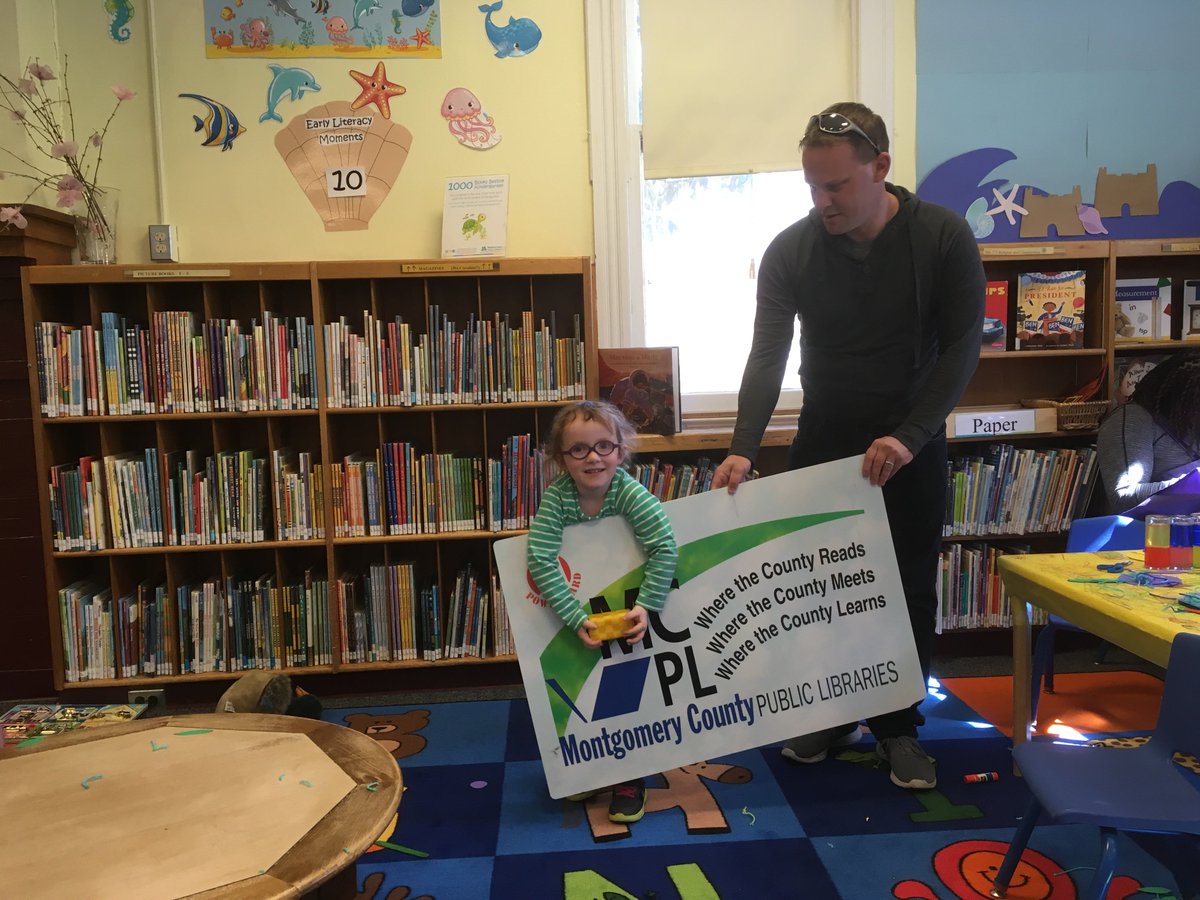 MCPL_Libraries's tweet photo. Congratulations to this brand new #MCPLCard holder! #LibraryCard #LibrariesMatter #NoyesLibrary
Image description: child holds oversized library card with the help of an adult. https://t.co/i4hay6gGwL
