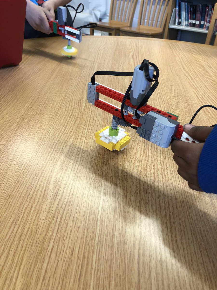 melissawildcat5's tweet photo. Saturday school robotics thanks to Sylvan Learning Centers. #robotics #stem #saturdayschoolfun https://t.co/s9vnCjLES4
