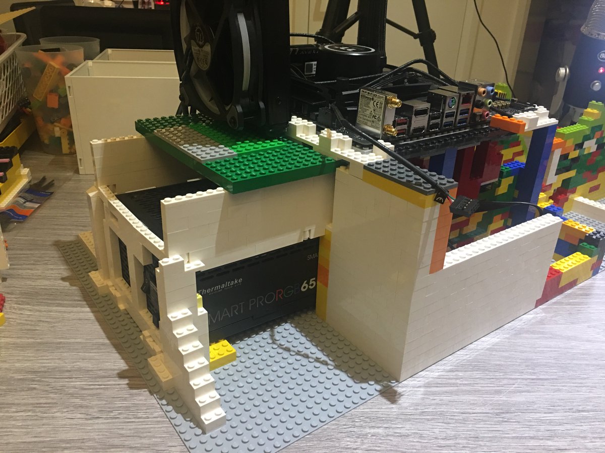 mrthermal's tweet image. Sooo, #ThermalCompound is coming along NICELY! This build will be HUGE, massive thanks to @ThermaltakeAU &amp;amp; @ASUSAU for hooking the build up with amazing goodies!