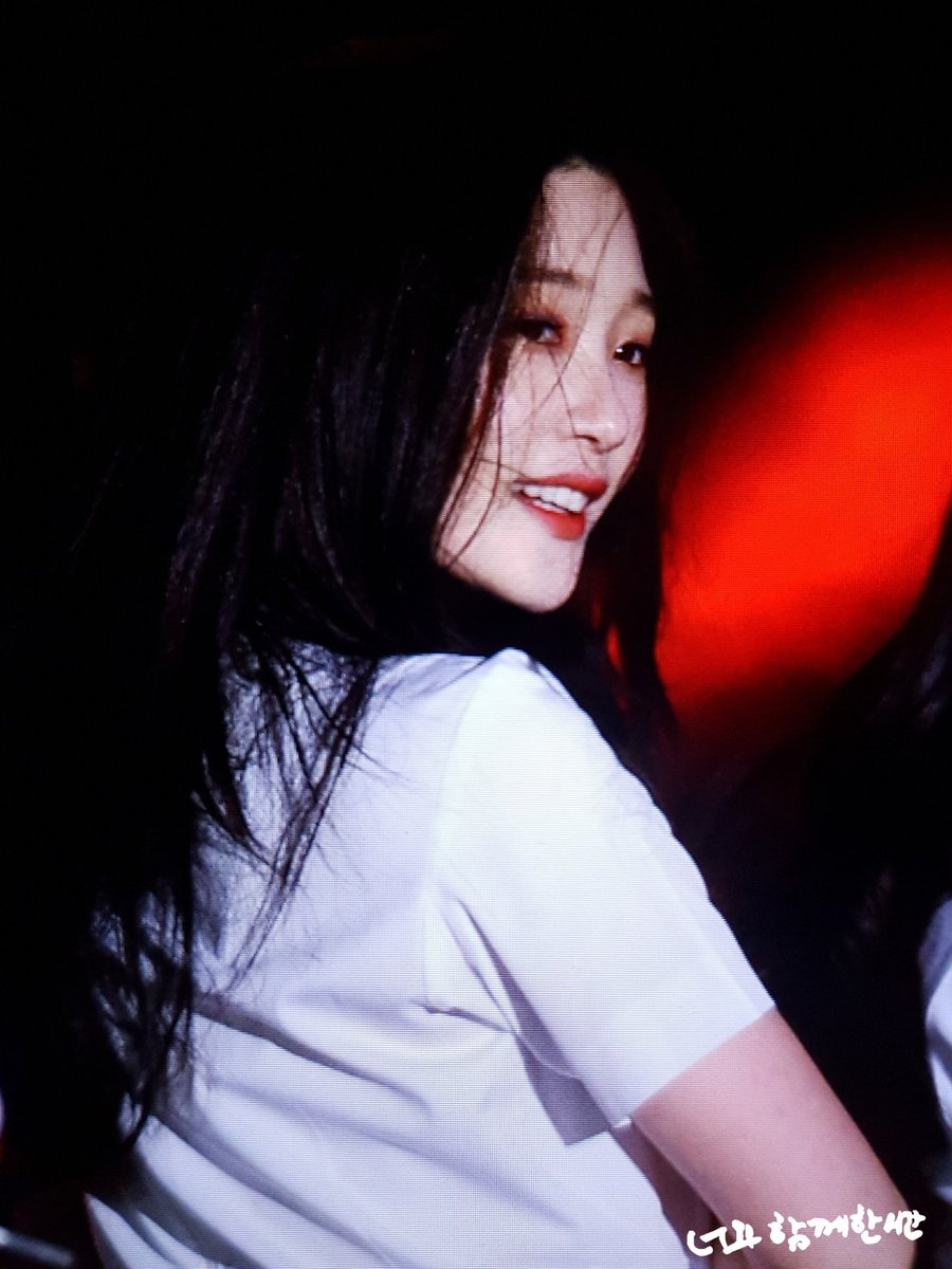 doingitamazing's tweet photo. dia looking amazing in previews (2018)

#다이아 #채연 #은채 #솜이 #예빈 https://t.co/EW474Lvd1o