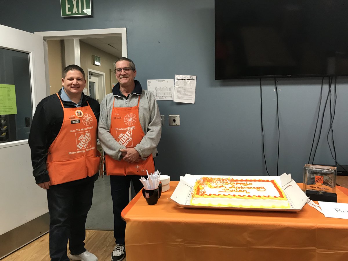 HinckJ's tweet photo. Celebrating 20 years!!  Congrats Brian Bradshaw at 8460!!  Thanks for your dedication and service the last 20 years.  @SonyaBurrisHD @KohlerHomeDepot @KevinDuncan3021 @CampSweenScott #8460THD https://t.co/3IWfVm8e9f