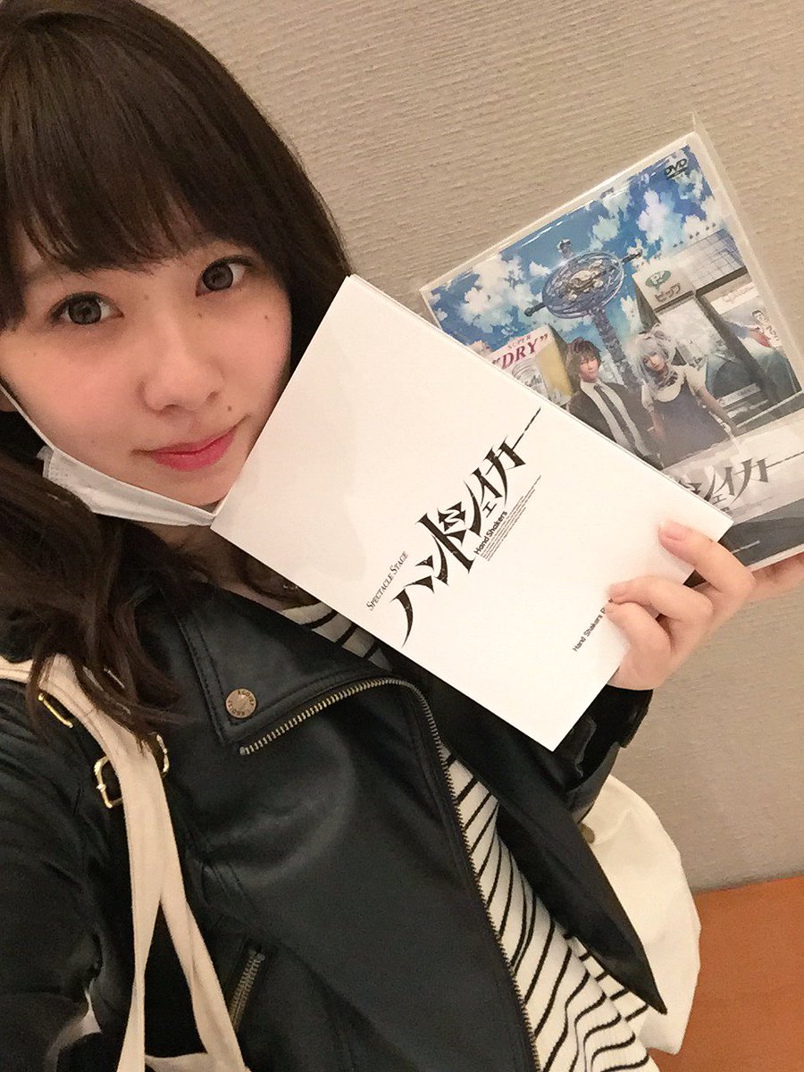 ayaka_o1106's tweet photo. ハンドシェイカーDVD発売記念トークイベント終わりました！！！

沢山の裏話や特典プレゼント
企画が盛りだくさんの90分でした✨

コダマの台詞やみんなでの台詞を覚えていたことにびっくり😳
フォトブックとDVD貰った❤️ https://t.co/GWZ08ahG7I