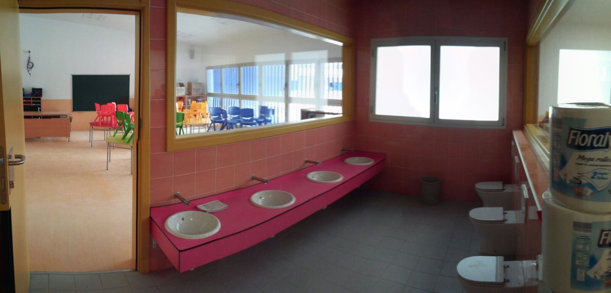 ColeYaPV's tweet photo. Primeras fotos del interior de las aulas. Gracias al equipo docente y Dpto de Educación. Mañana más ;-) @MaytePerez2 @felipefaci @isabelcasbas @ampapvenecia @AVParqueVenecia https://t.co/af950k6nJV