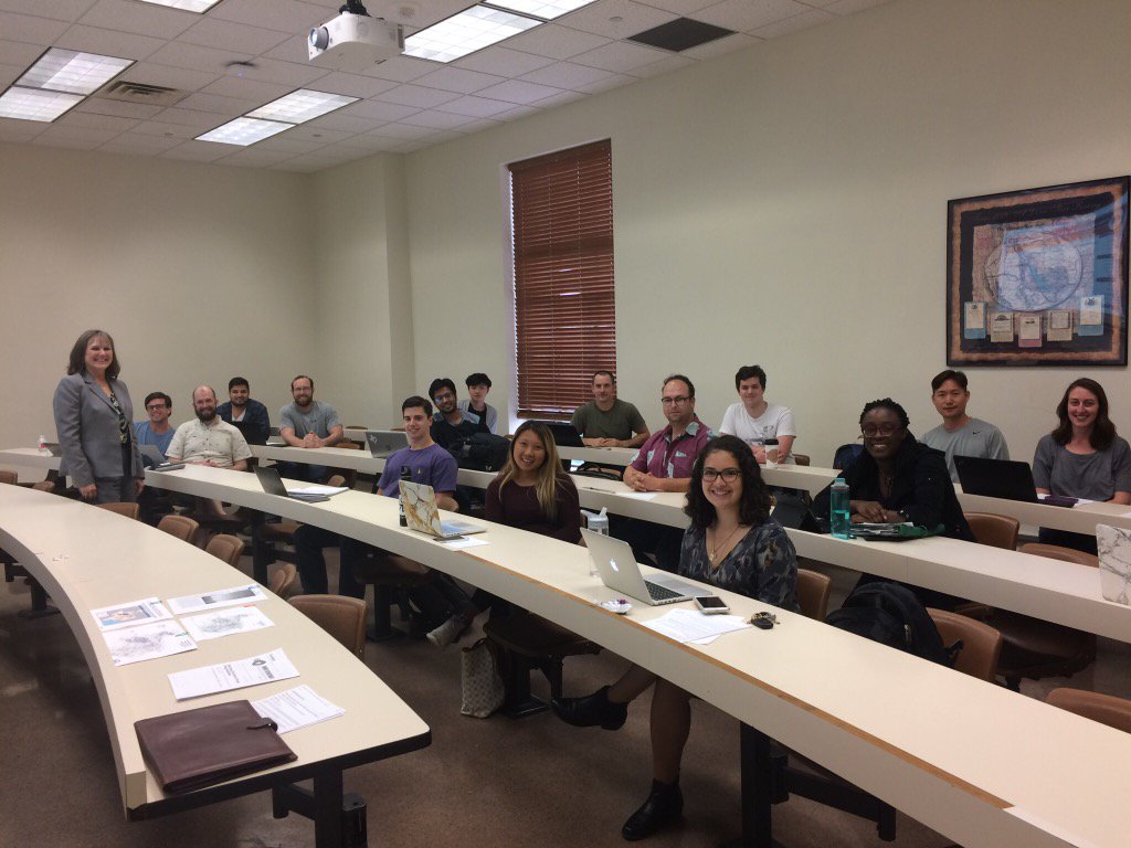 SmithermanTX's tweet image. Many thanks @PUCTX Chair DeAnn Walker for speaking to @UTexasLaw TX Energy Law class. Well done. #txenergy #txlege