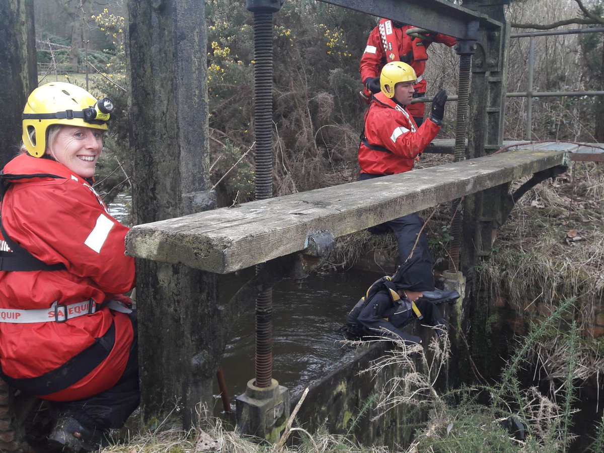 SfrsWaterRescue's tweet photo. It may be the weekend but @fire_scot crews from Red Watch Dunfermline and Lochgelly are out training on the second day of their @Rescue3europe Flood Responder Course.
Looks lìke wee Boaby is causing more trouble in the Kingdom!!!!!
#NotJustForFires https://t.co/Ay3WKNE17W