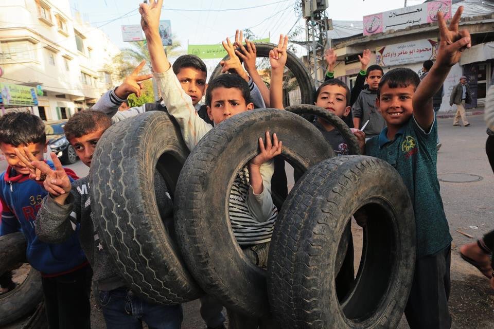bh14_f's tweet photo. شبه بين فلسطين والبحرين ، شعبان يواجهان الاحتلال والظلم والتسلط 
#جمعة_الكوشوك
#البحرين_المحتلة 
#مع_الثوار https://t.co/9lqeWeW1A8