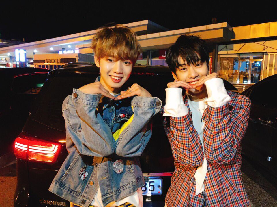 bnmboysofficial's tweet image. [#MXM/임영민X김동현] 

#MXMPICtures #MPIC 
오랜만에 춘천에서 다이아몬드뽀이들의 하트!💕
갑자기 추워진 오늘도 영동이들과 함께 해주셔서 감사합니다 🙌🏻

#브랜뉴뮤직 #브랜뉴보이즈 #임영민 #김동현 #엠픽