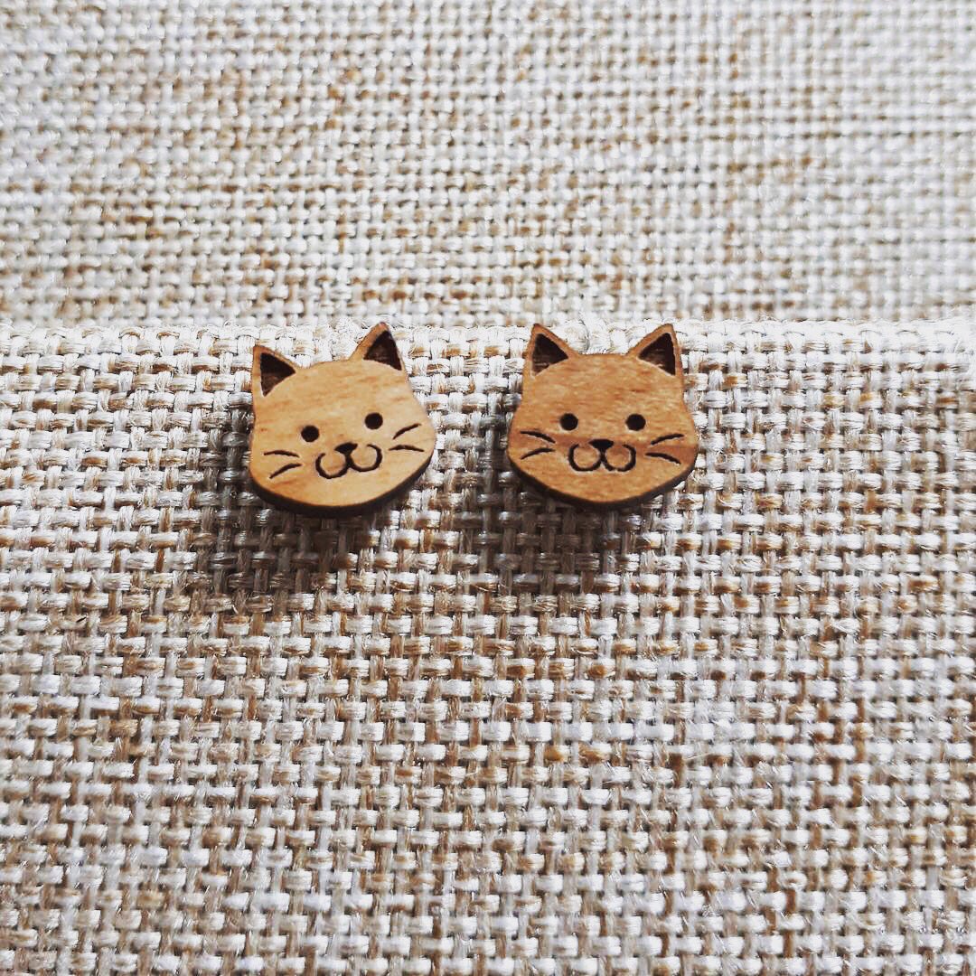 inkwellboutique's tweet photo. π±π»βοΈNEW! How cute are these! #lasercut earrings + #cufflinks by new local artist to the shop, #kismetdesign! https://t.co/xtWNf7OuKf