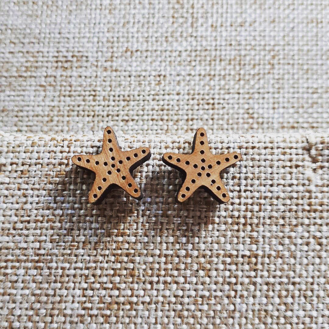 inkwellboutique's tweet photo. π±π»βοΈNEW! How cute are these! #lasercut earrings + #cufflinks by new local artist to the shop, #kismetdesign! https://t.co/xtWNf7OuKf