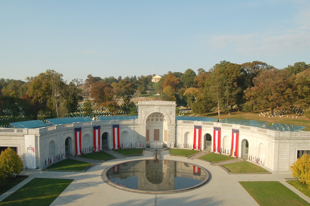 GeorgetownInnDC's tweet photo. Last week we celebrated National Vietnam Veteran's Day.  And there are also wonderful Memorials in DC honoring veteran's of other conflicts.  Come visit soon! https://t.co/EC13akE2fx https://t.co/qxGmFapV0x