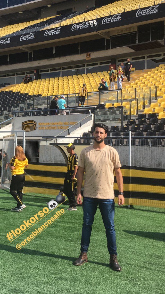 MLacaze's tweet photo. Ya pronto para conducir el @DiaHincha en el Campeón del Siglo. Gracias @OrsobiancoS por confiar en mí para vestirme en esta fiesta y en Oro y Carbón TV. #lookorso🐼💣 #peñarol #campeondelsiglo https://t.co/HMuHndnaRk