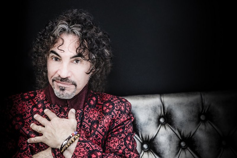 Happy Birthday, John Oates - See you with Daryl Hall & Train in June! 