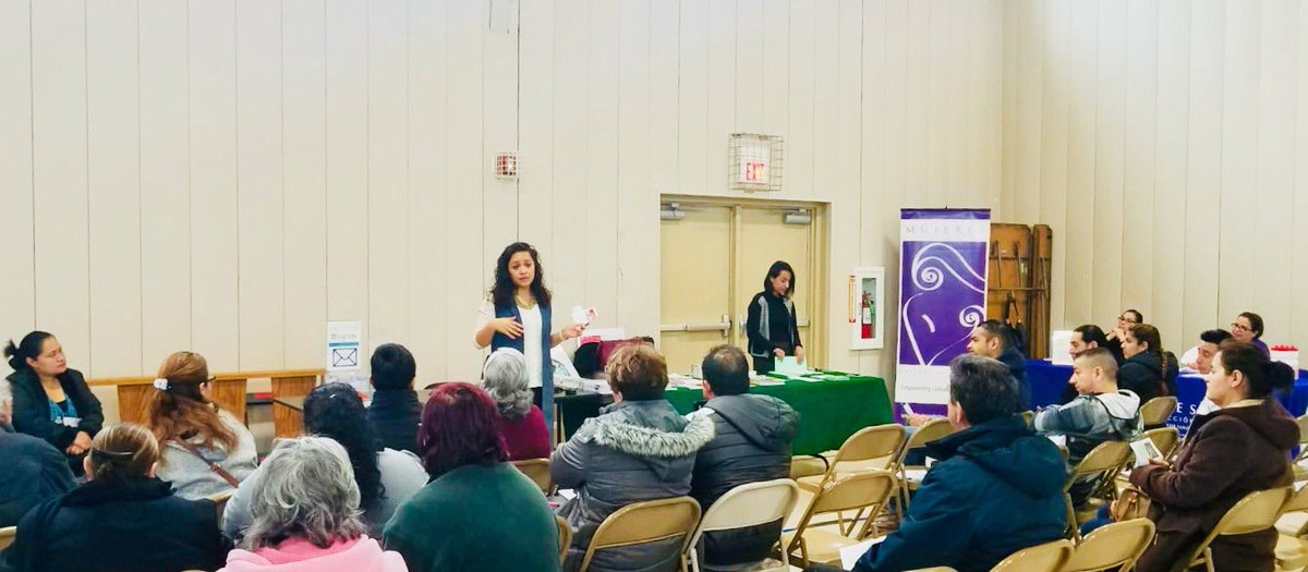 ConsulMexCho's tweet photo. #AlMomento personal del Depto. de #ProtecciónAMexicanos #ConsulMexChicago proporciona información y orientación legal gratuita en materia penal, laboral, civil y migratoria a través del #ConsuladoSobreRuedas que se realiza en #Boolingbrook, #Illinois. https://t.co/D5w3d641YE
