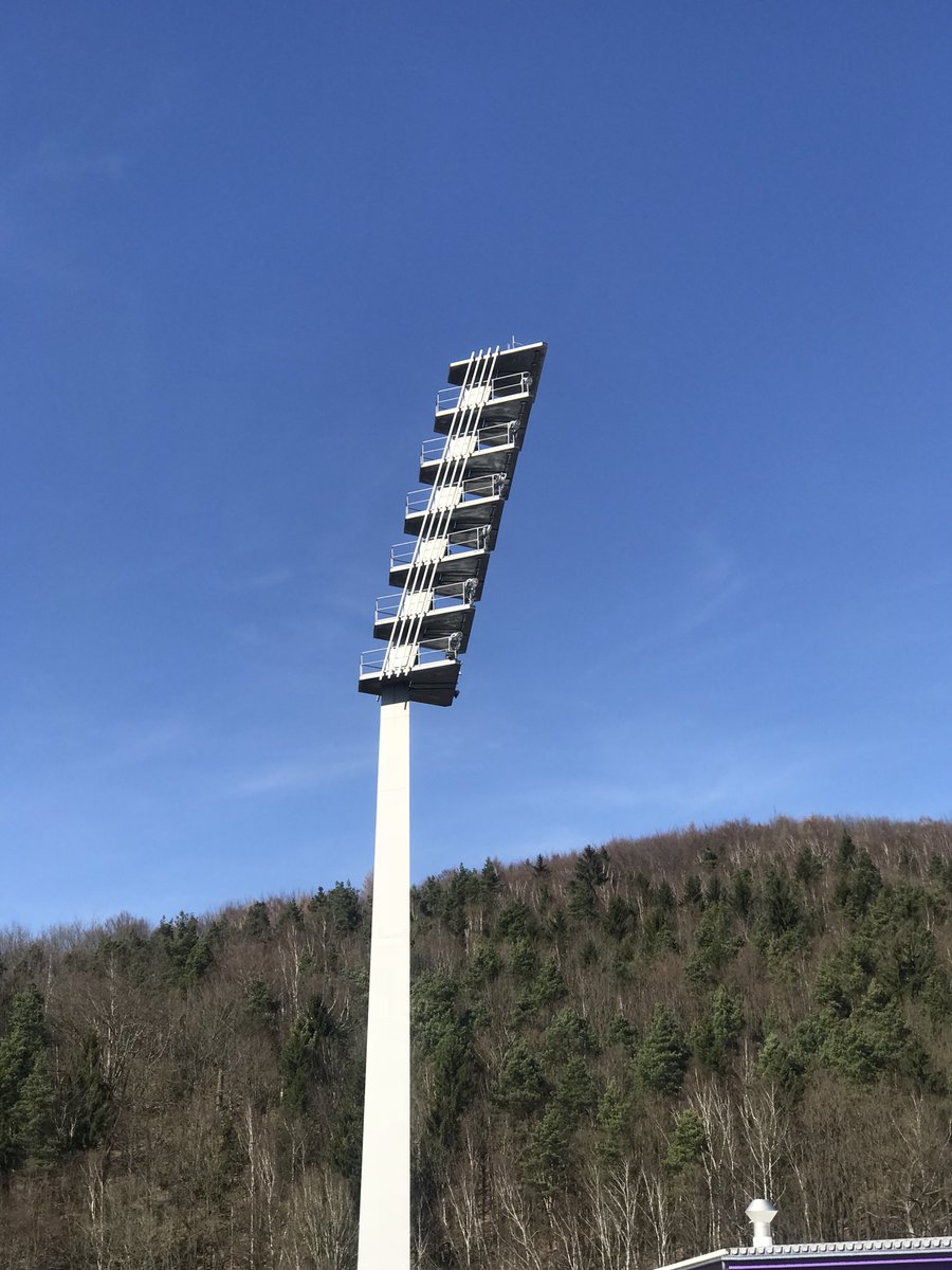 Sky_MarcelM's tweet photo. Danke @FCErzgebirgeAue - war mal wieder ein wunderbarer Tag im Lößnitztal, man sieht sich nächste Woche in Bielefeld! Der @fcstpauli muss sich jetzt zusammenreißen, alleine schon für seine überragenden Fans. #SkyBuli #FCESTP https://t.co/TfzFLTTsHw