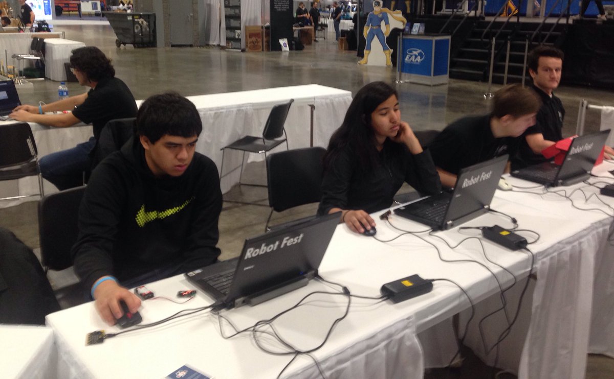 stemnchs's tweet photo. We are here working. Working with Mirco:bits and Parallax, at the USA Science and Engineering Festival. #stemaacps #nrthcountyaacps https://t.co/l0xjWVgN50