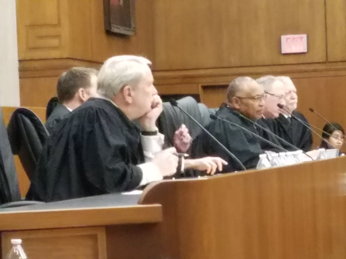 abalsd's tweet photo. And @WashULaw takes the podium as @UofOklahomaLaw is done stating its case #ABANAAC https://t.co/tDeJwLoH4P