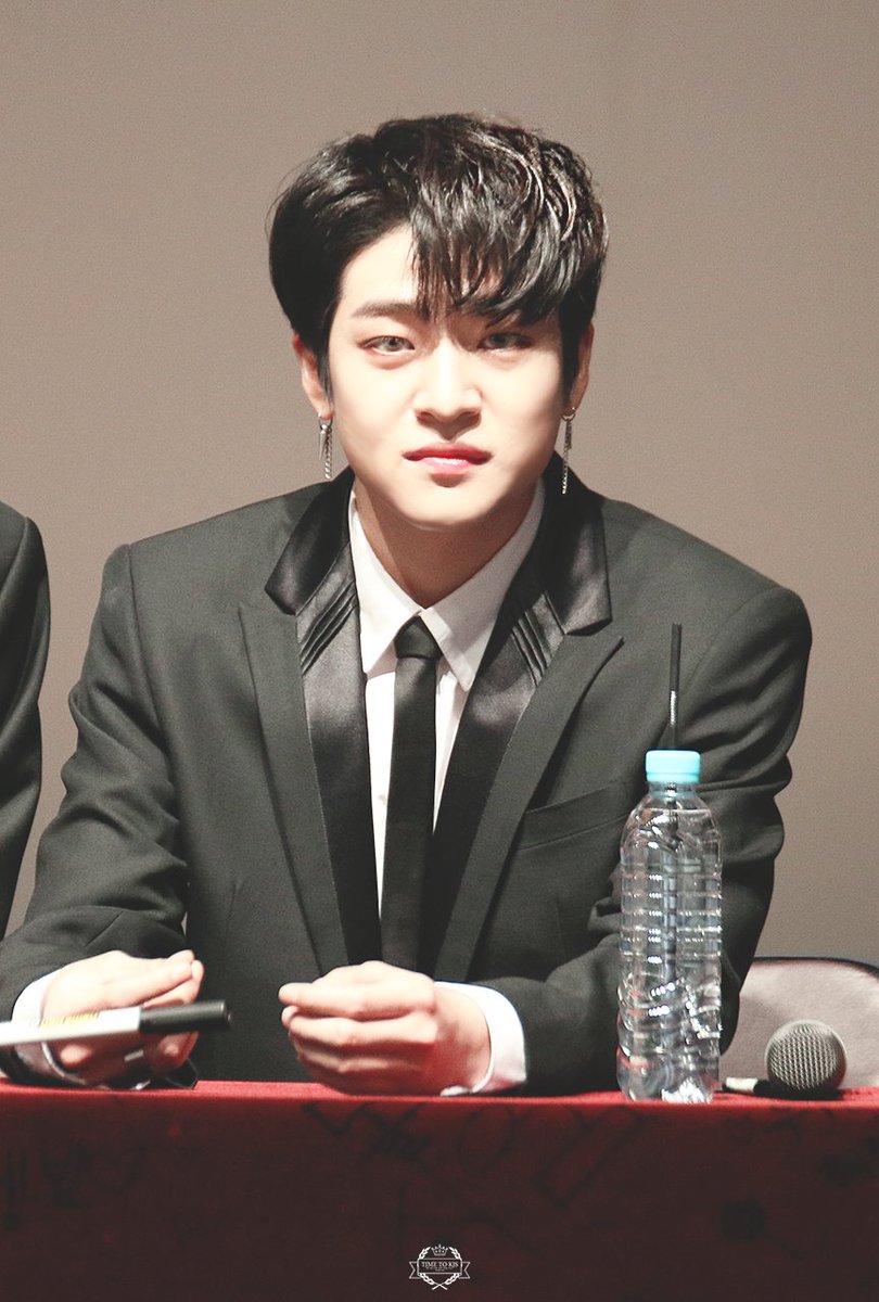 TIMETOKJS's tweet photo. 180106
사랑한다 사랑한다 사랑한다
쏟아지는 말을 주워담을 수 없다
#김진섭 #JINSUB #진섭 #KIMJINSUB #JASE https://t.co/XV3kWn6Sie
