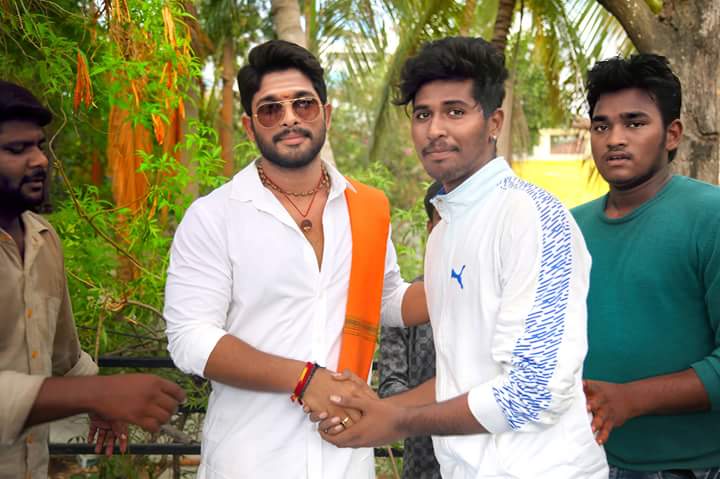 ChanduBunny14's tweet photo. Memorable Moment In My Life With Bunny Babu 
We luv Allu Arjun
#HBDBelovedAlluArjun https://t.co/SFbmQ4Vyng
