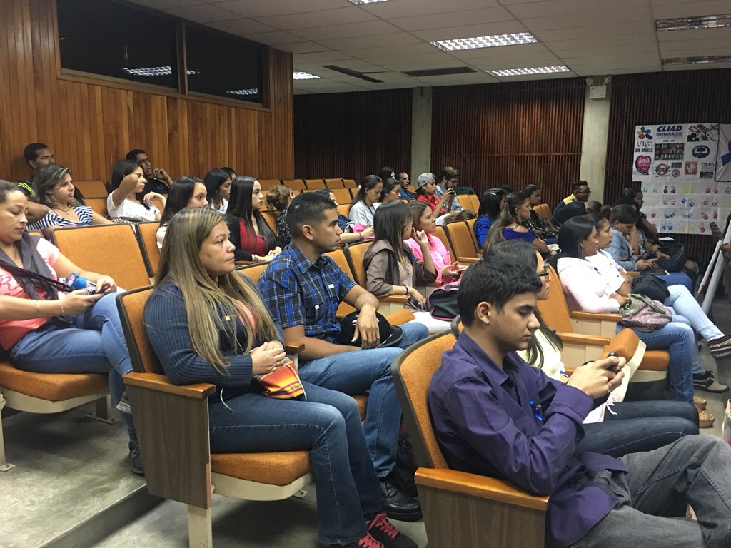 albanfernando's tweet photo. Hoy acompañando al Profesor Hernán Matute en calidad de jurado donde seleccionamos las mejores presentaciones de los trabajos de servicio comunitario y labor social de los alumnos del Instituto Pedagógico de Caracas. 
#CLIAD #UPEL #IPC #EducarEsPrevenir https://t.co/s4Rbi4VeXv