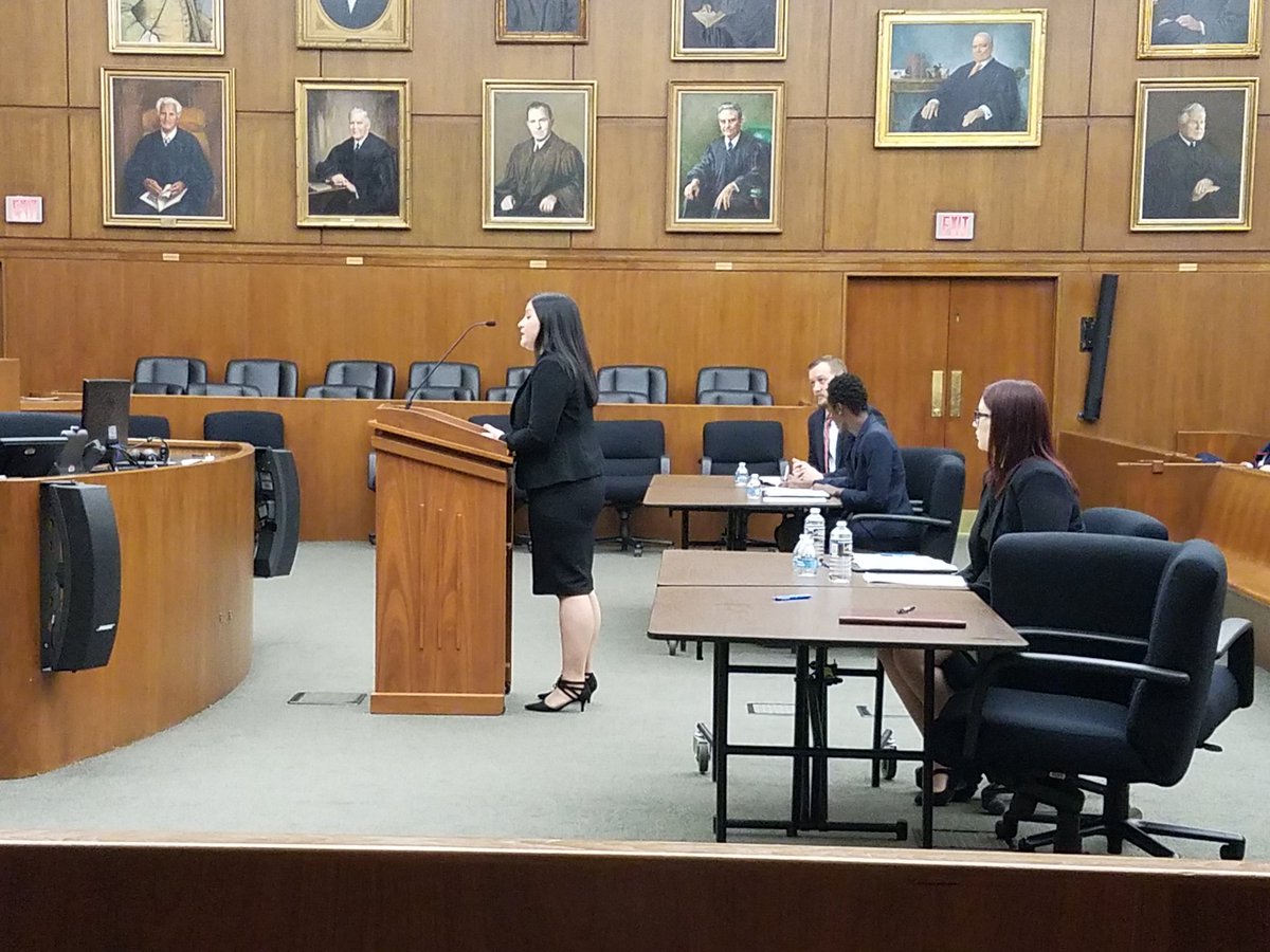 abalsd's tweet photo. And @WashULaw takes the podium as @UofOklahomaLaw is done stating its case #ABANAAC https://t.co/tDeJwLoH4P