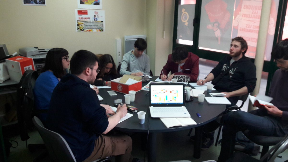 MJCF92's tweet photo. Les camarades de Malakoff réunis en ce samedi pour prévoir du lourd ces prochaines semaines dans le sud du 92 ! Si vous êtes dans le coin, restez informé.e.s https://t.co/QLWzOBupSa