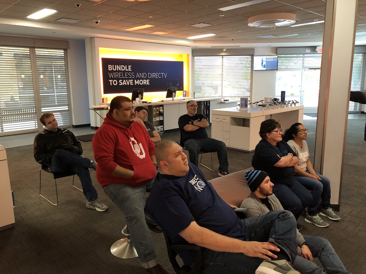 RanchRayzor's tweet photo. One of our Samsung Pros laying some new knowledge down during our team meeting. Thanks Jonathan Lozano! #samsungpro #WeAreNTxDynasty https://t.co/1VdBodATLU