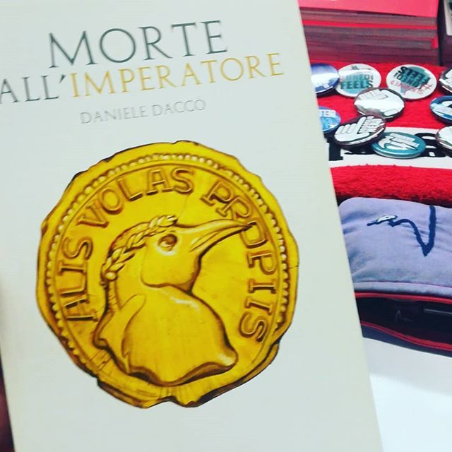 orgoglionerd's tweet image. Ultima copia Regular di "morte all'imperatore" a Modena Play! #orgoglionerd #ilrinoceronte #modenaplay #pinguini