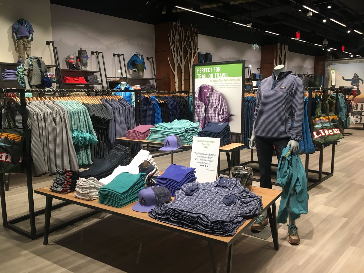 KeywanCatherine's tweet photo. Welcome to Seaport, @LLBean !#retail #beanboots https://t.co/Es1unVgLqo