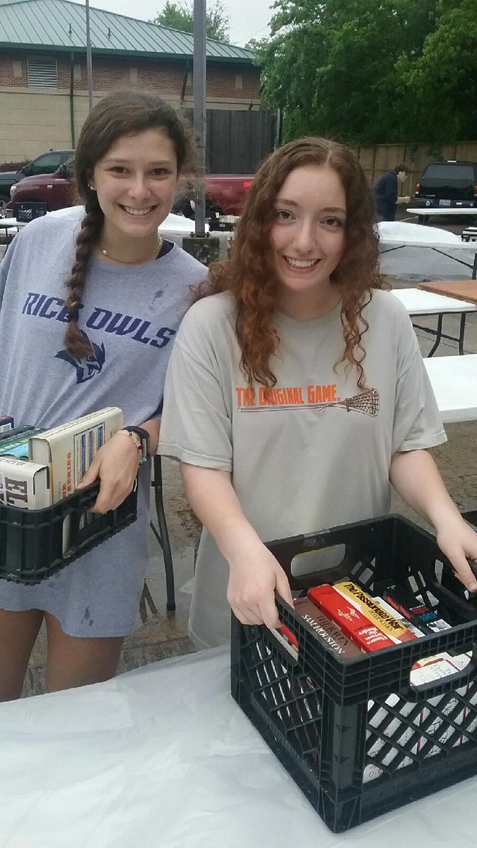 leading4ever's tweet photo. The RAIN can't stop the #LeadingLadies @leading4ever from volunteering at the #BellaireaLibrary book sale! #ServiceAboveSelf https://t.co/ZWH3lfwm2I