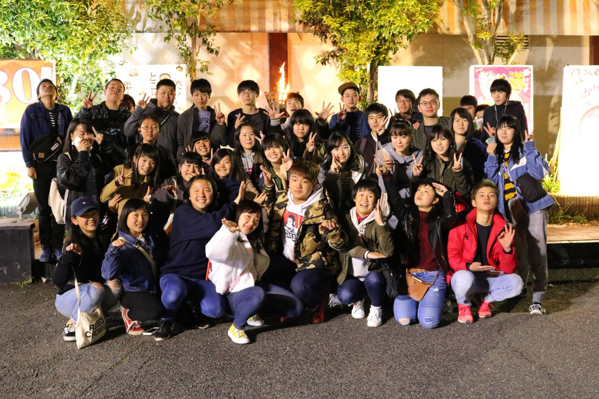 ippodou_otsu's tweet photo. 4月7日「卍富秋中学校42期生卍」と名乗る者たちがきた。よく食べよく喋りよく笑っていた。スタッフもつられて笑顔になるほどだ。それだけならまだしも、こいつらは最後の最後に、片付けまで手伝ってきやがった、まさに卍だ、卍すぎる。本気で全員が感動した、おまえらが№1だ！！
また来てください！ https://t.co/VQqLOL2JAQ
