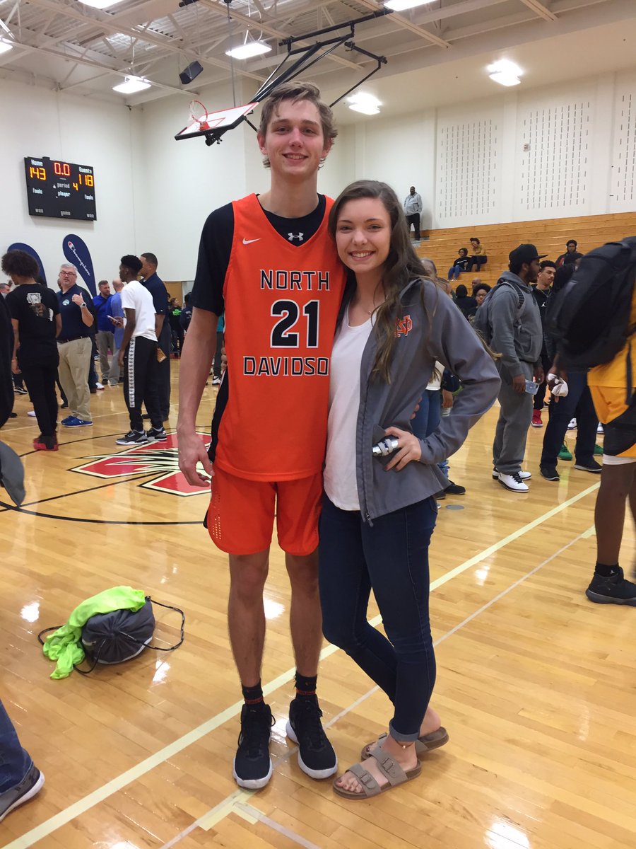 336Faithhh's tweet photo. happy bday satch ๐ #goknights #hecandunk #fortnite #iwoninbowling https://t.co/C03ipvuyIN