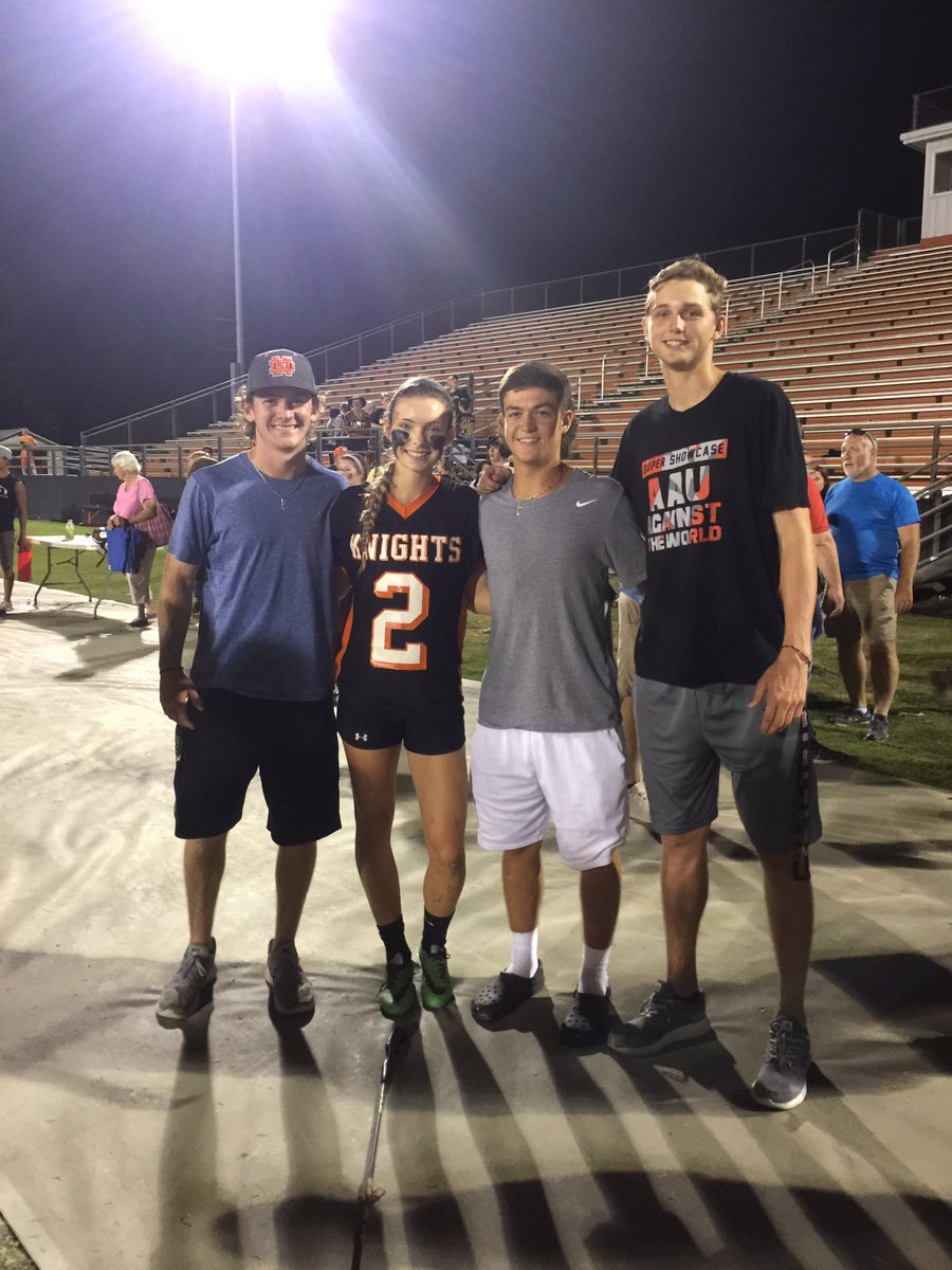 336Faithhh's tweet photo. happy bday satch ๐ #goknights #hecandunk #fortnite #iwoninbowling https://t.co/C03ipvuyIN