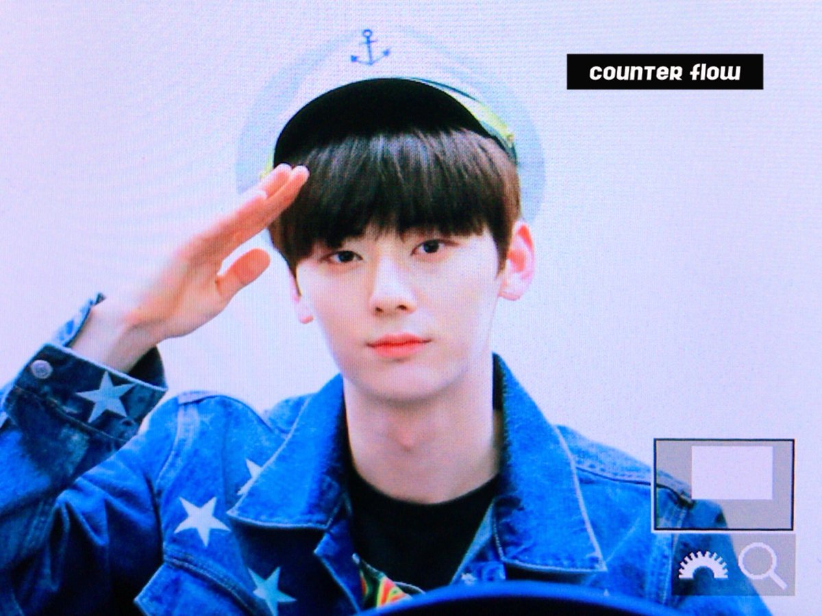 counterflow89's tweet photo. 180407 😆저 잡아가주세요... #황민현 #민현 #minhyun https://t.co/0ArNAFj9EJ