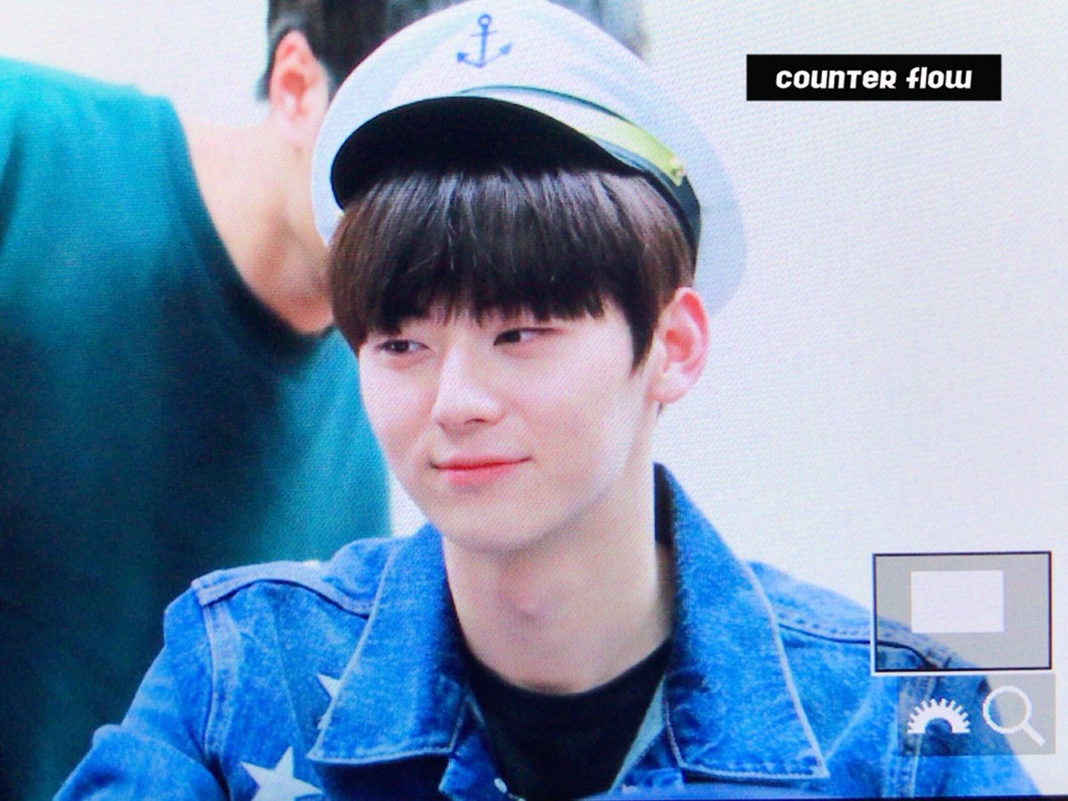 counterflow89's tweet photo. 180407 😆저 잡아가주세요... #황민현 #민현 #minhyun https://t.co/0ArNAFj9EJ