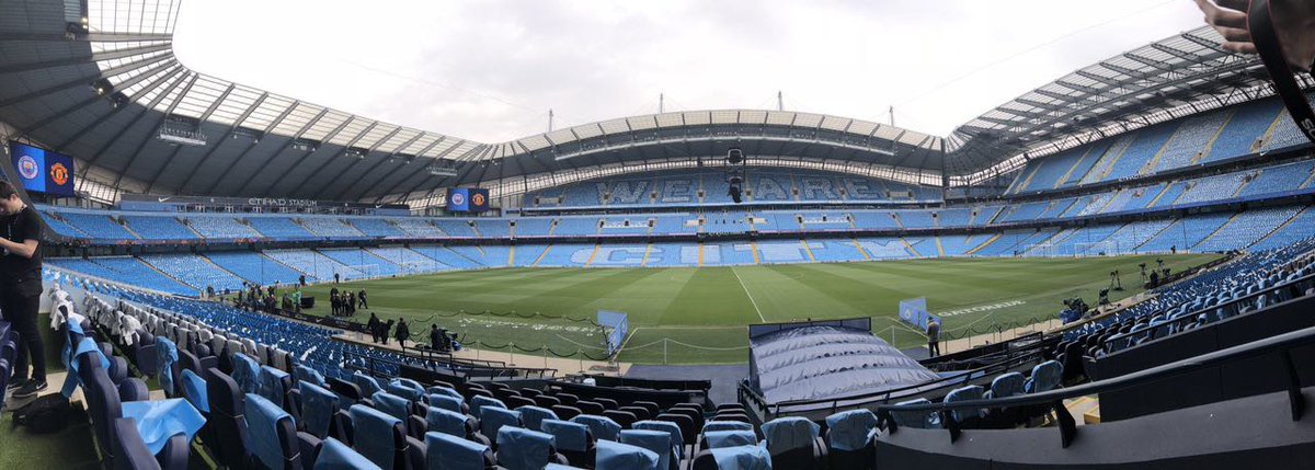 DuniaSukan's tweet photo. Para pemenang #DashingGoesManchester diberi peluang melawat stadium Manchester City, Etihad 2 jam awal sebelum perlawanan antara Manchester City vs Manchester United. 
#DuniaSukanXDashing
#DashingGoesManchester 
#DSTroopers https://t.co/HsJGZQgz6o