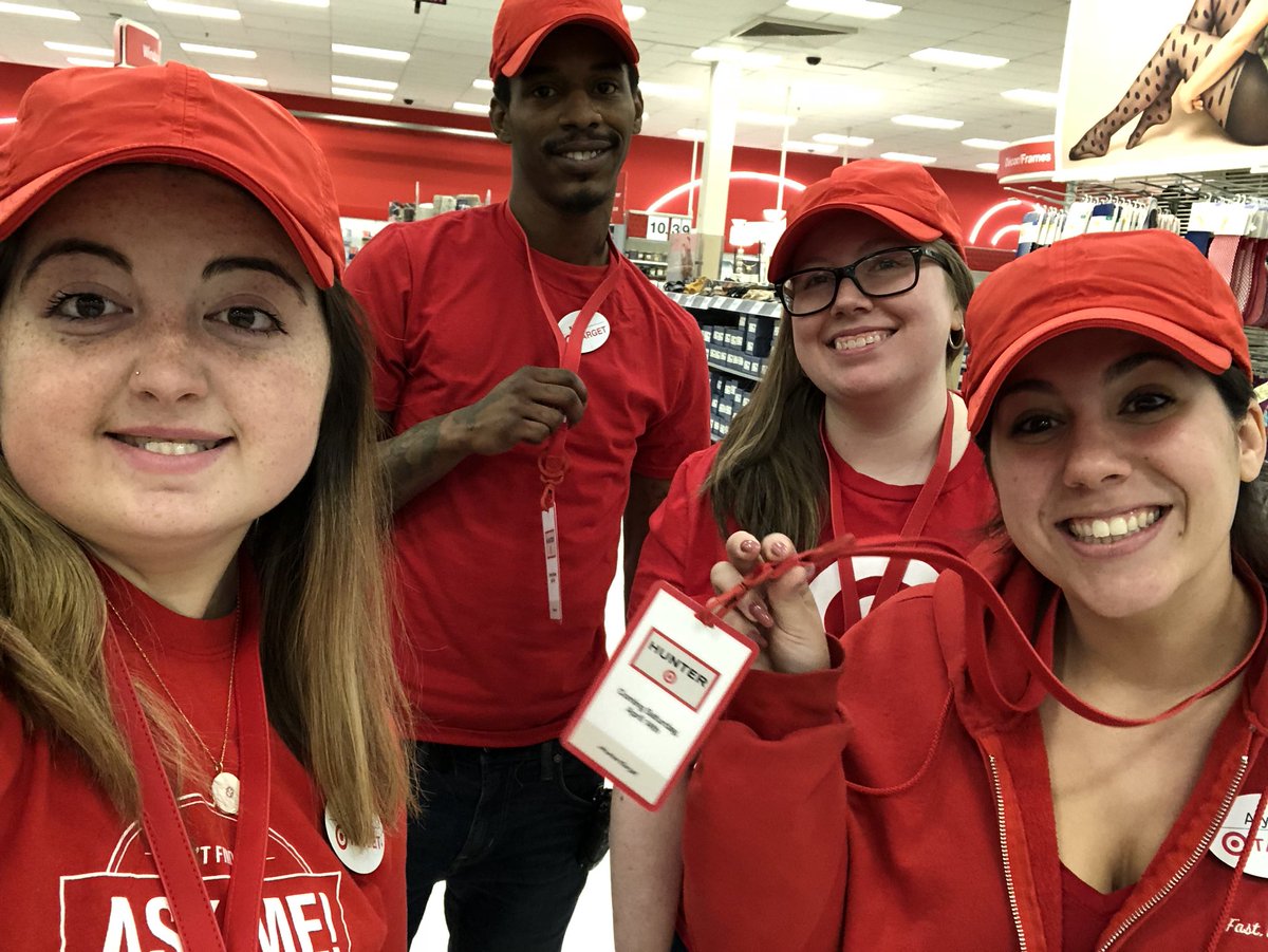 The countdown begins! T-2006 is ready for #HunterxTarget <a href="/everardogreena1/">Everardo Greenaway</a> @NikoGonzo122 <a href="/vcarbonara1/">Victoria Carbonara</a>