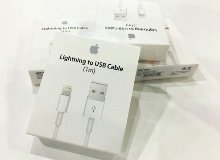 Jerklx's tweet photo. (⚠) ; สายชาร์จไอโฟน USB Lightning Cable ของแท้ Design by Apple มีเลข Serial 12หลักครบ 350฿ **ส่งฟรี** เริ่มส่งหลังสงกรานต์ครับผม https://t.co/vEm2Wm6TIK