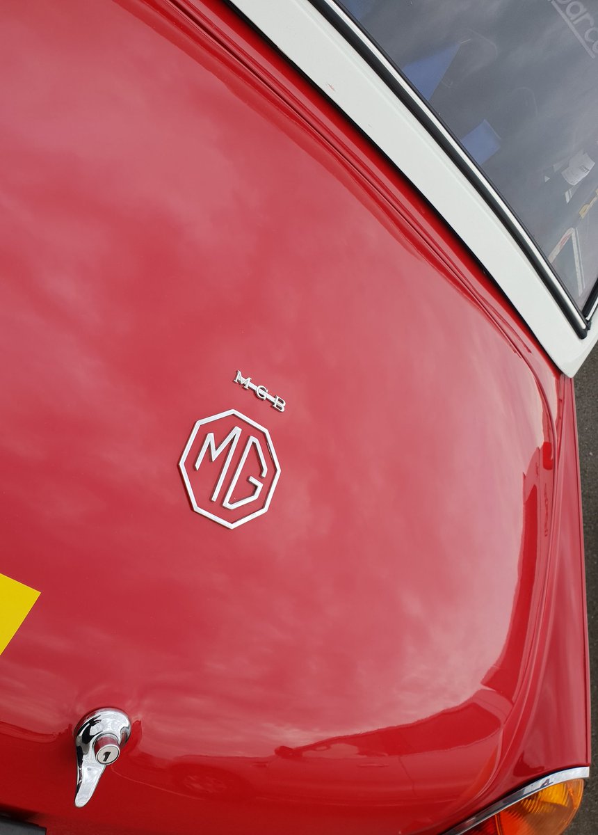 MGCCLive's tweet photo. Welcome to the start of another @MGCarClub season. We're at @SilverstoneUK today for round 1 of our championships. https://t.co/jGjdnnJiJz