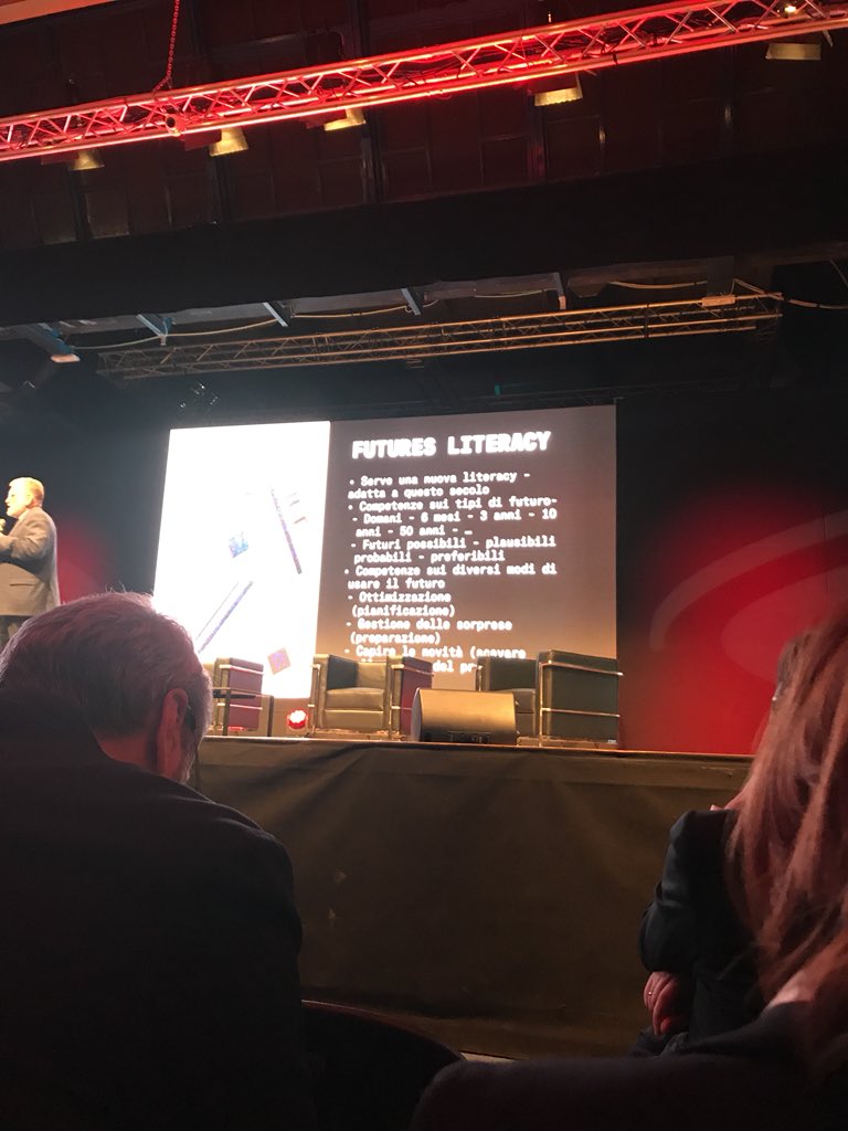DalilaNesci's tweet photo. #Capireilfuturo per gestire l’incertezza ovvero le opportunità che abbiamo per scegliere e decidere in modo alternativo rispetto al passato o alle convenzioni sociali. Immaginare e studiare futuri possibili.  #SUM02 https://t.co/ZLujZ5hVOT