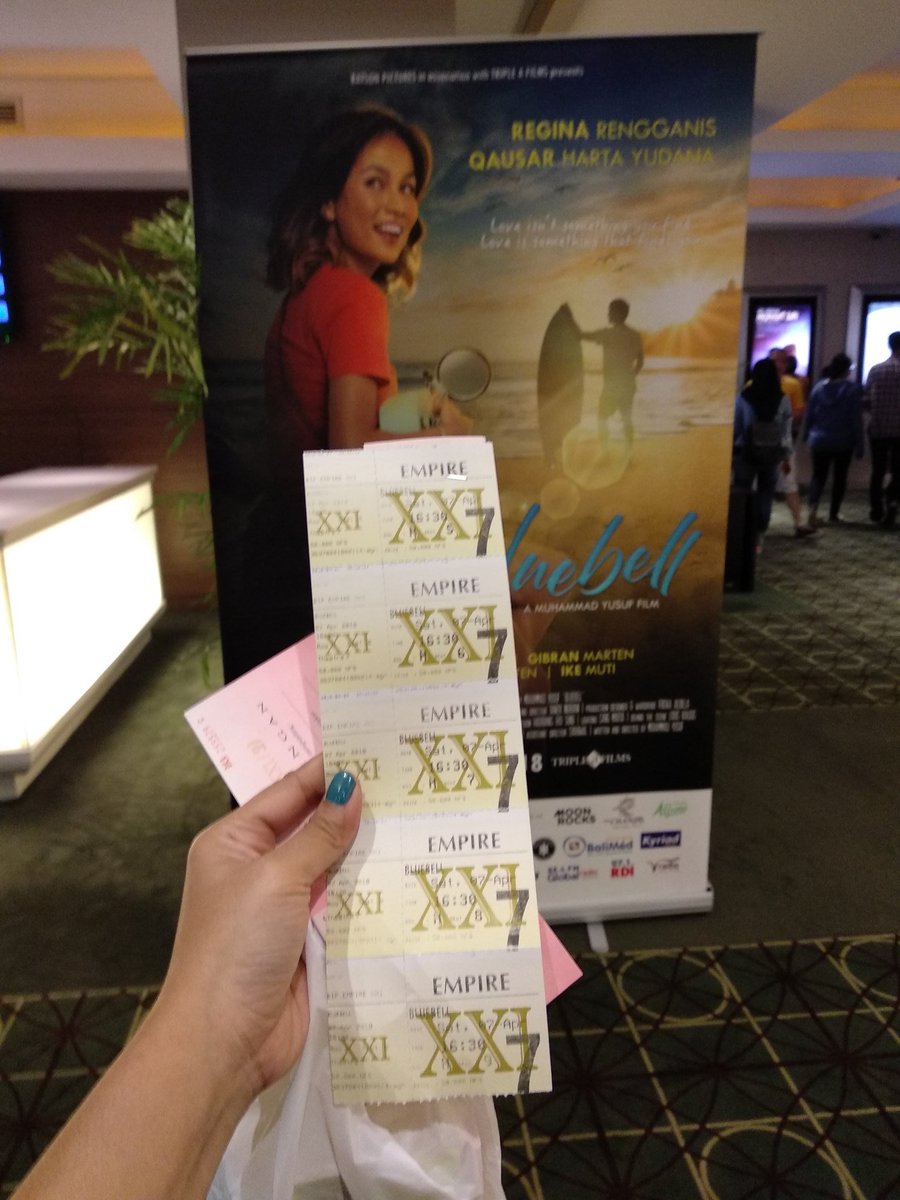 Ratrichibi's tweet photo. Hari ke-3 film @bluebell_movie tayang BIP nih! Skalian meet & greet sama semu pemain film ini, foto2 bareng juga 😁 Kamu bakal nonton kan? Kalo aku sih #AkuPastiDatang ! https://t.co/Oxqd3T2Zjw