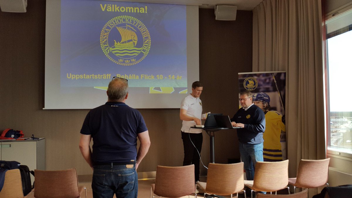Alla distrikts dam-och flickansvariga är på plats. Nu startar vi projektet Behålla flickor 10-14 år 👊🏼🏒