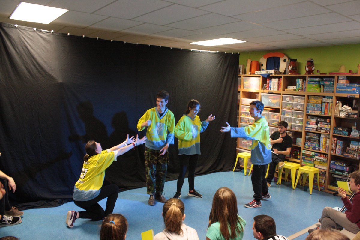 ricochetasso's tweet photo. #matchimpro ce vendredi à @ricochetasso @VilleduBouscat @JPTC_impro vs #jeunes @ricochetasso BRAVO et MERCI à tous #improvisation #spectacle https://t.co/O5A6cQ5rvi