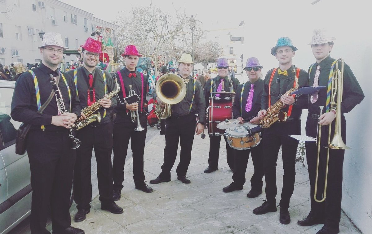 LosComediantesC's tweet photo. Los Comediantes Charanga estaremos hoy en la celebración de una Comunión en Dos Hermanas.Buen fin de semana a todos. https://t.co/kPqehRoKnW