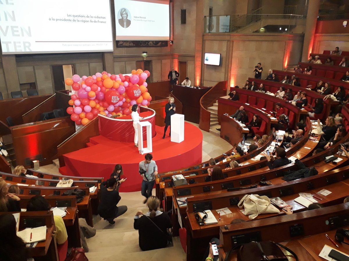vpecresse's tweet photo. Le milieu politique pour les femmes en France, j'appelle ça "l'école du vice" : les femmes sont toujours vice-presidentes, vice-directrices.. Mais je suis très optimiste pour l'avenir car je vois émerger toute une génération de femmes très prometteuses #ElleActive https://t.co/0COmV8uJxP