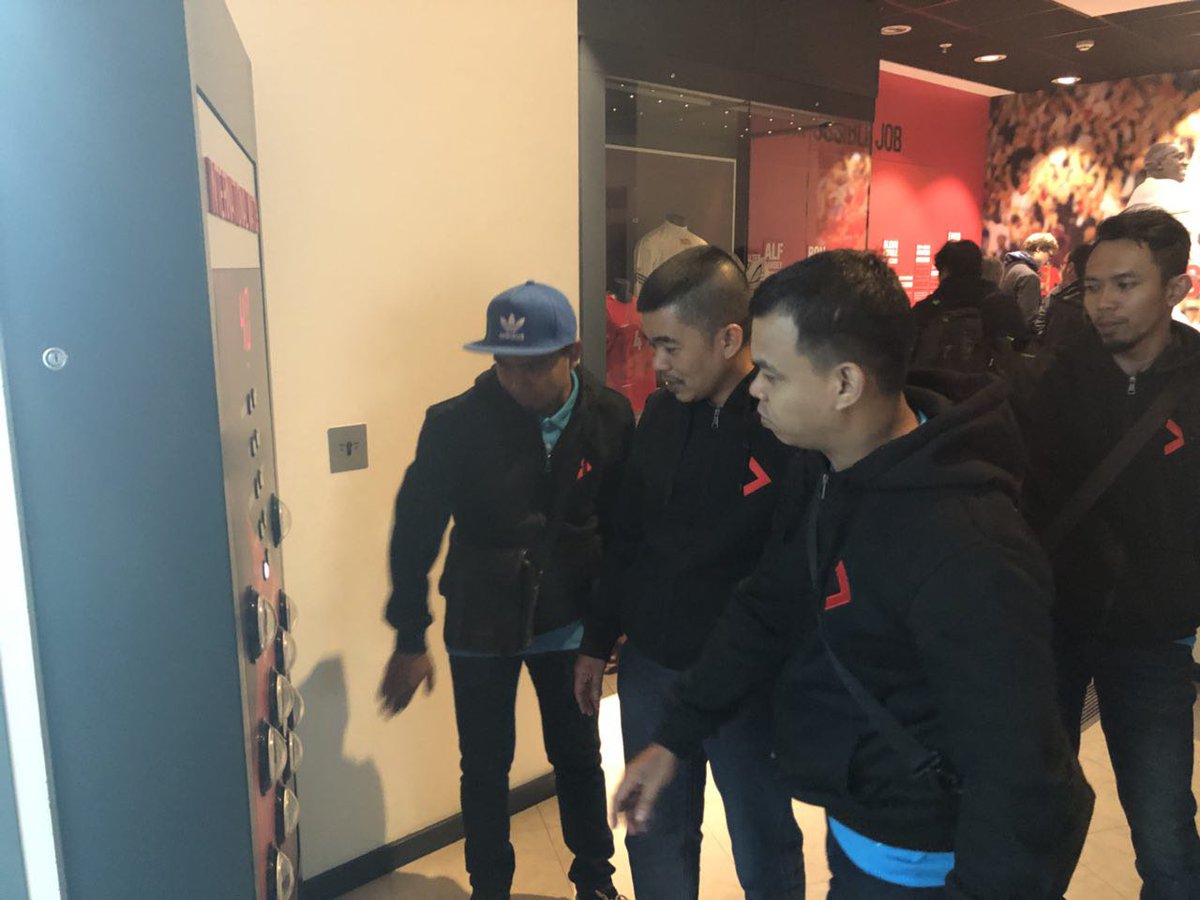 DuniaSukan's tweet photo. Para pemenang #DashingGoesManchester melawat National Football museum di Manchester.
#DashingGoesManchester 
#DuniaSukanXDashing 
#DSTroopers https://t.co/tqlC8fI889