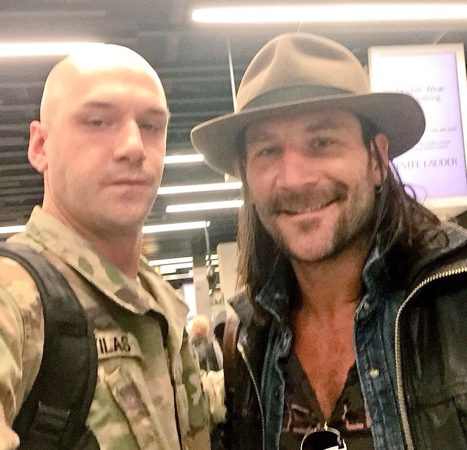 JustinNyilas's tweet photo. Bumped into Zach McGowan aka Captain Charles Vane in Amsterdam. https://t.co/HkHNQe2kWW