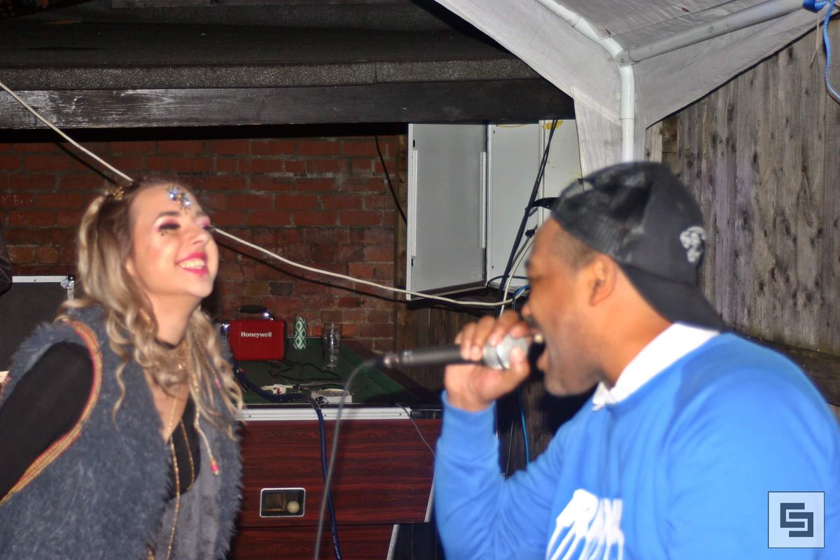 DENGEVENTS's tweet photo. Good Vibes Only! Full release of our Lost in the Jungle event are up on our FB page *link in bio* Tekonta coming through the decor @jr1dangerous2 dropping bars with @ravenriddims and our very own disco ravers in @bambisden merch 📸 @leren_connor #happypeople #itsadengting #dnb https://t.co/OKtplRZkjH